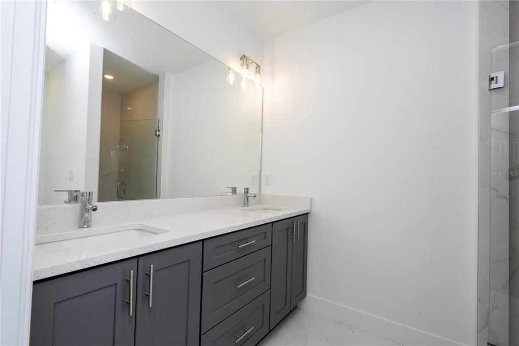 En Venta: $465,000 (4 camas, 2 baños, 1861 Pies cuadrados)