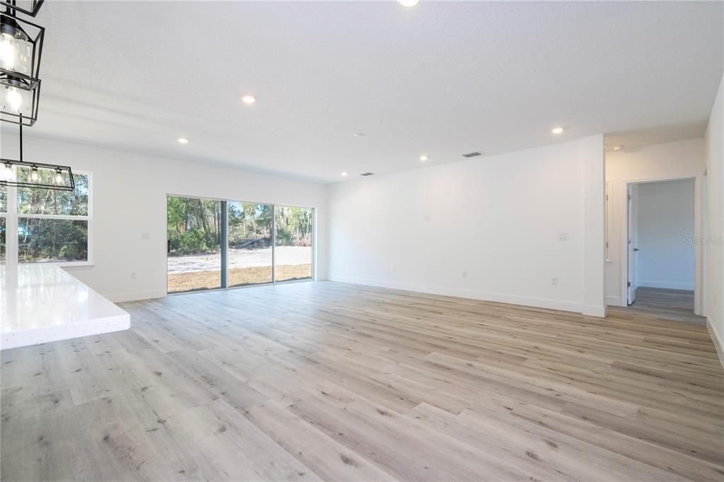 En Venta: $465,000 (4 camas, 2 baños, 1861 Pies cuadrados)