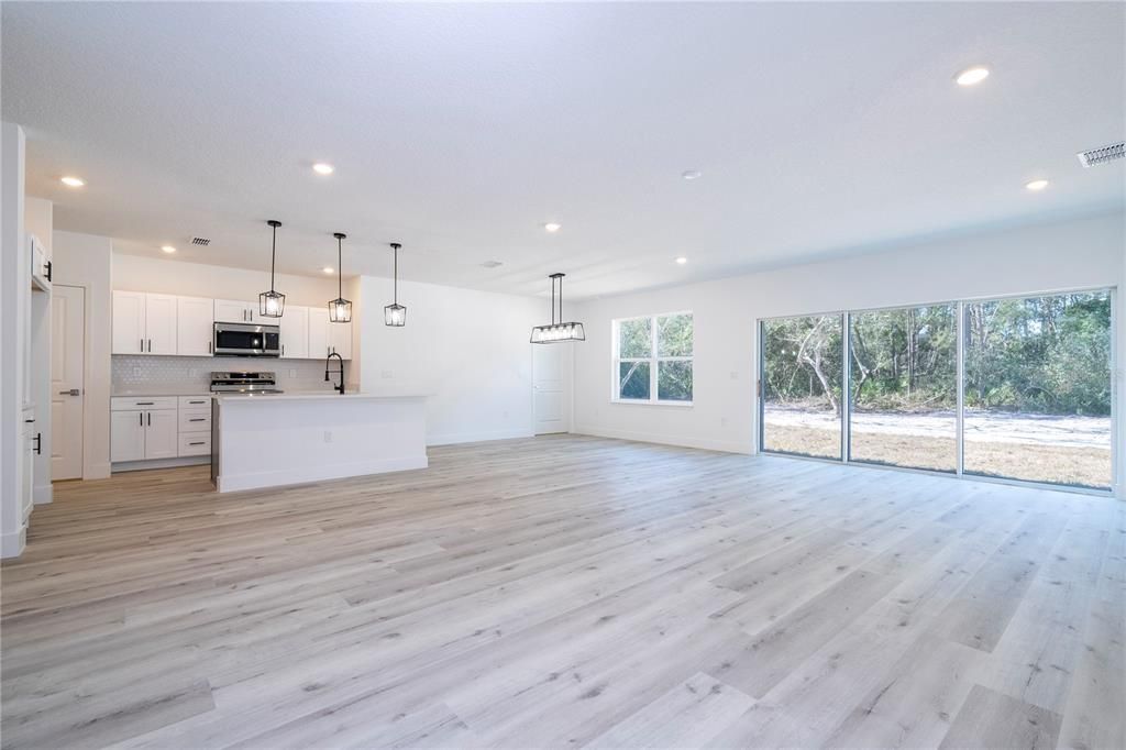 En Venta: $465,000 (4 camas, 2 baños, 1861 Pies cuadrados)
