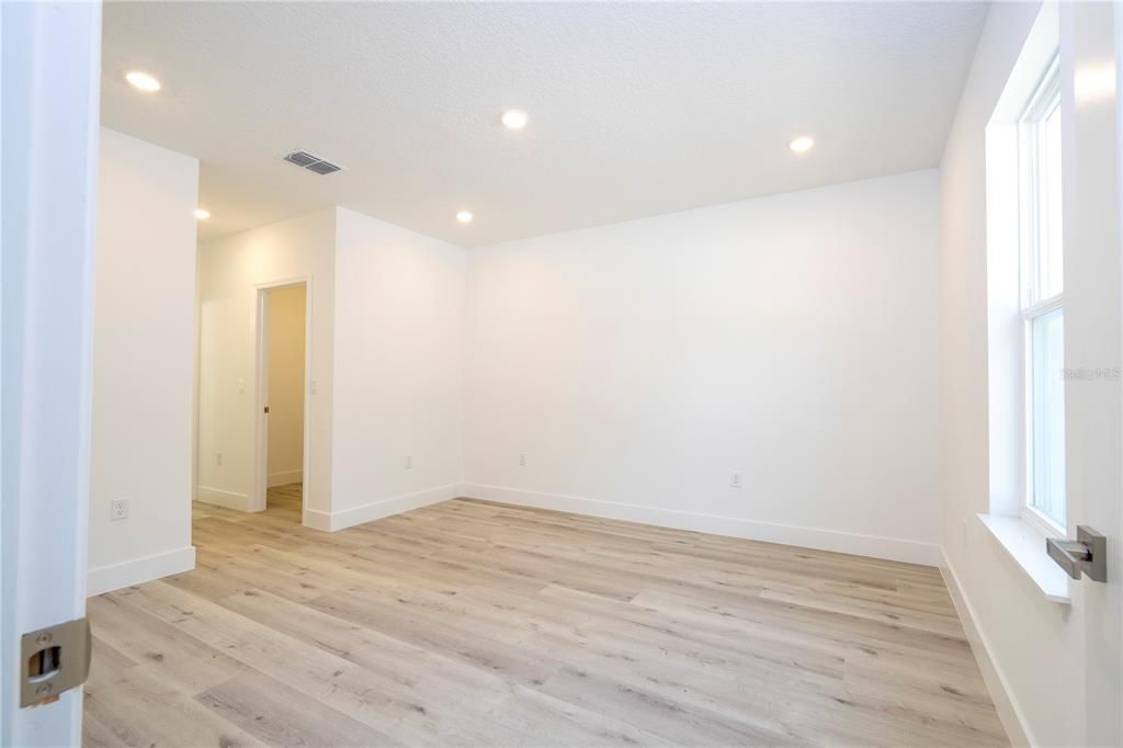 En Venta: $465,000 (4 camas, 2 baños, 1861 Pies cuadrados)