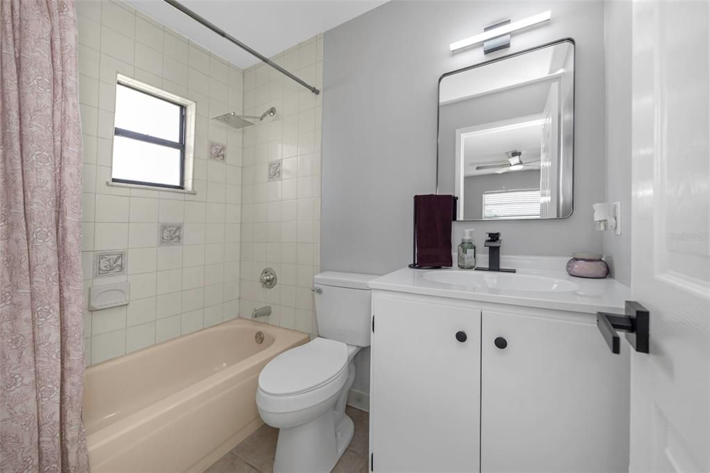 Activo con contrato: $270,000 (3 camas, 2 baños, 1272 Pies cuadrados)