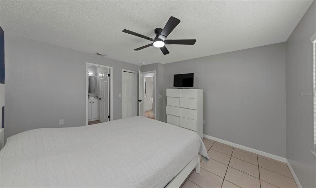 Activo con contrato: $270,000 (3 camas, 2 baños, 1272 Pies cuadrados)