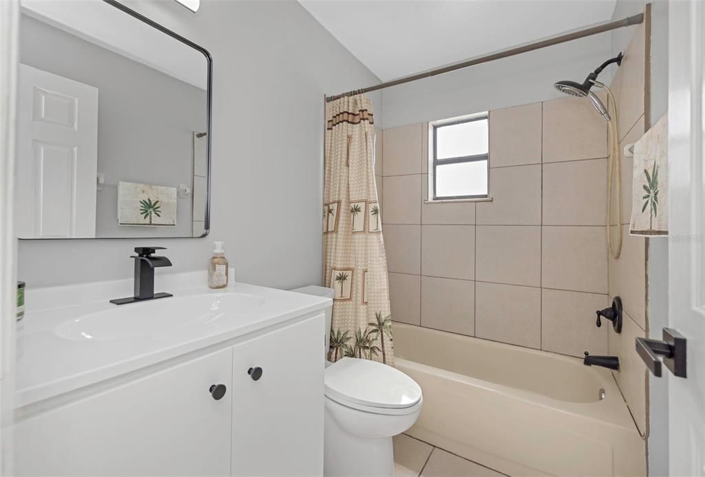 Activo con contrato: $270,000 (3 camas, 2 baños, 1272 Pies cuadrados)