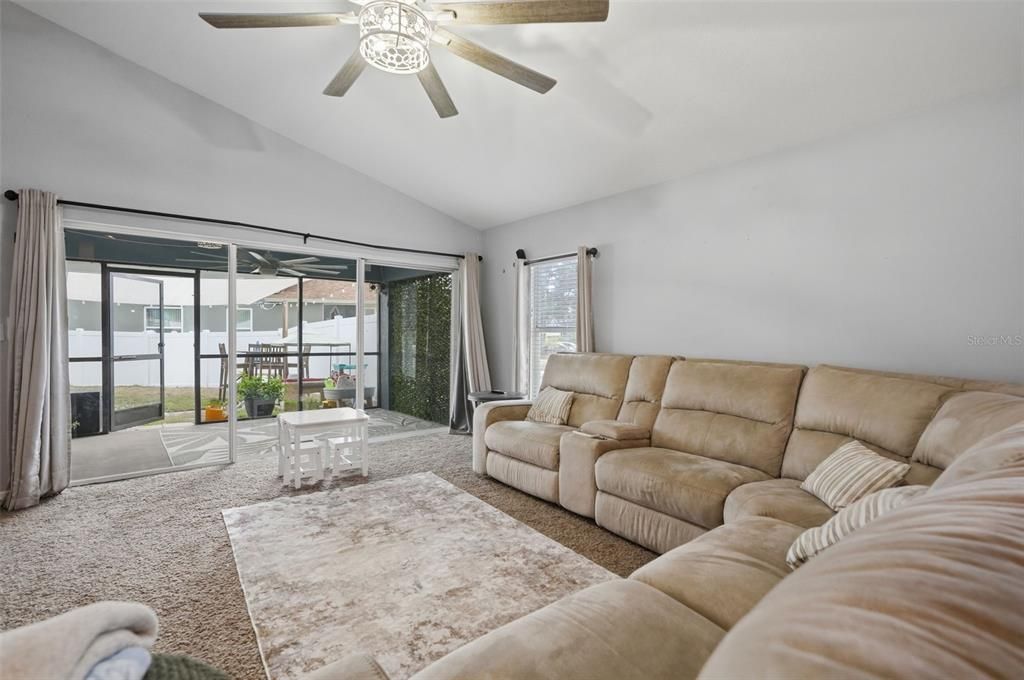Activo con contrato: $304,900 (3 camas, 2 baños, 1651 Pies cuadrados)