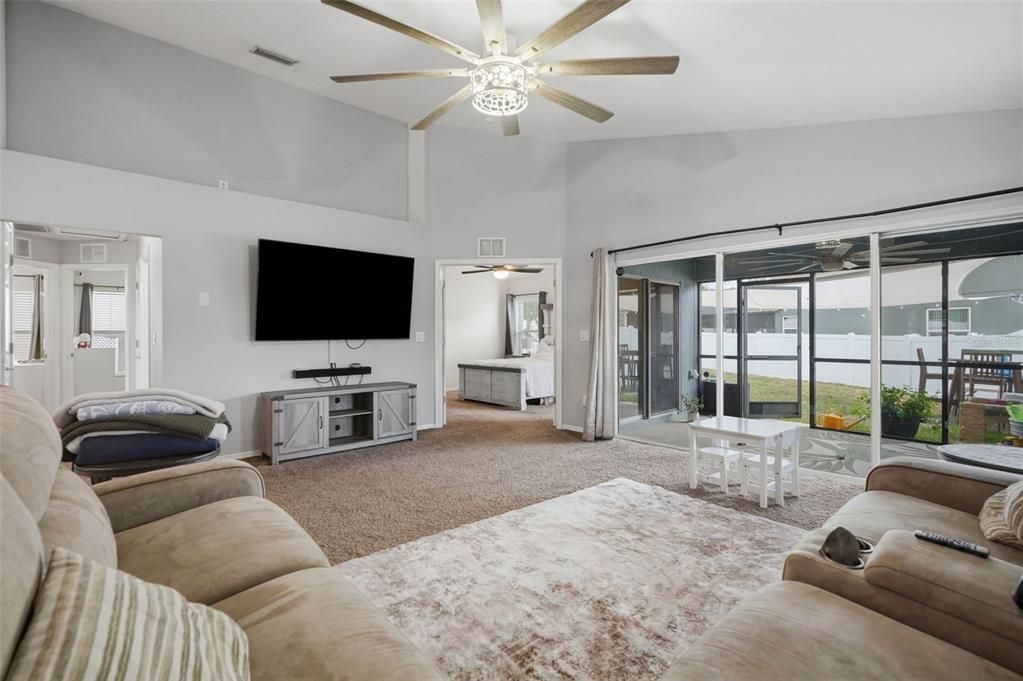 Activo con contrato: $304,900 (3 camas, 2 baños, 1651 Pies cuadrados)