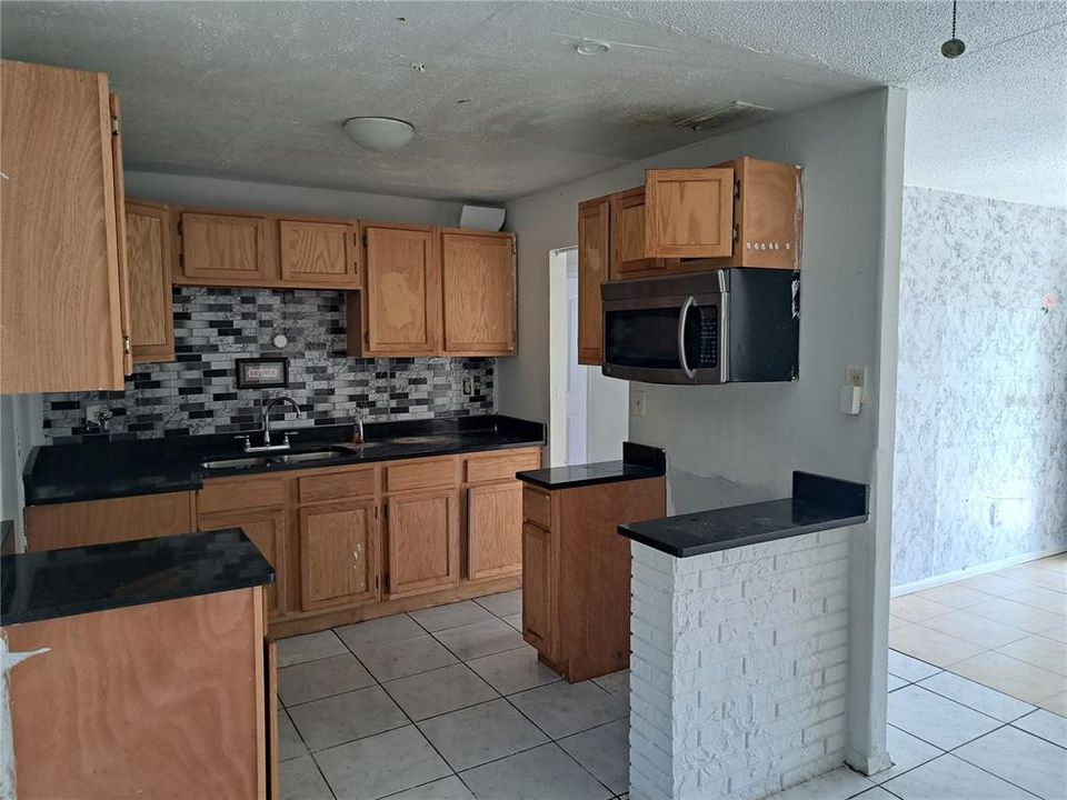 В аренду: $1,600 (3 спален, 1 ванн, 1250 Квадратных фут)