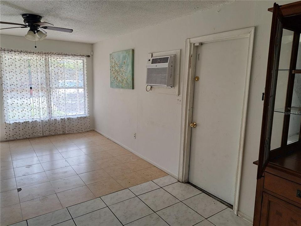 В аренду: $1,600 (3 спален, 1 ванн, 1250 Квадратных фут)