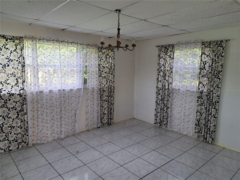 В аренду: $1,600 (3 спален, 1 ванн, 1250 Квадратных фут)