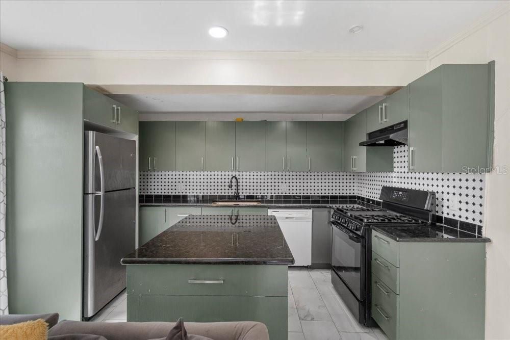 En Venta: $389,900 (6 camas, 0 baños, 930 Pies cuadrados)