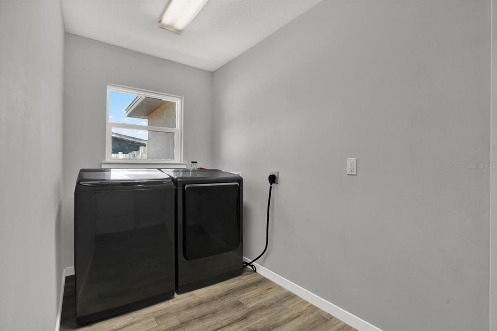 For Sale: $499,000 (3 beds, 3 baths, 1490 Square Feet)