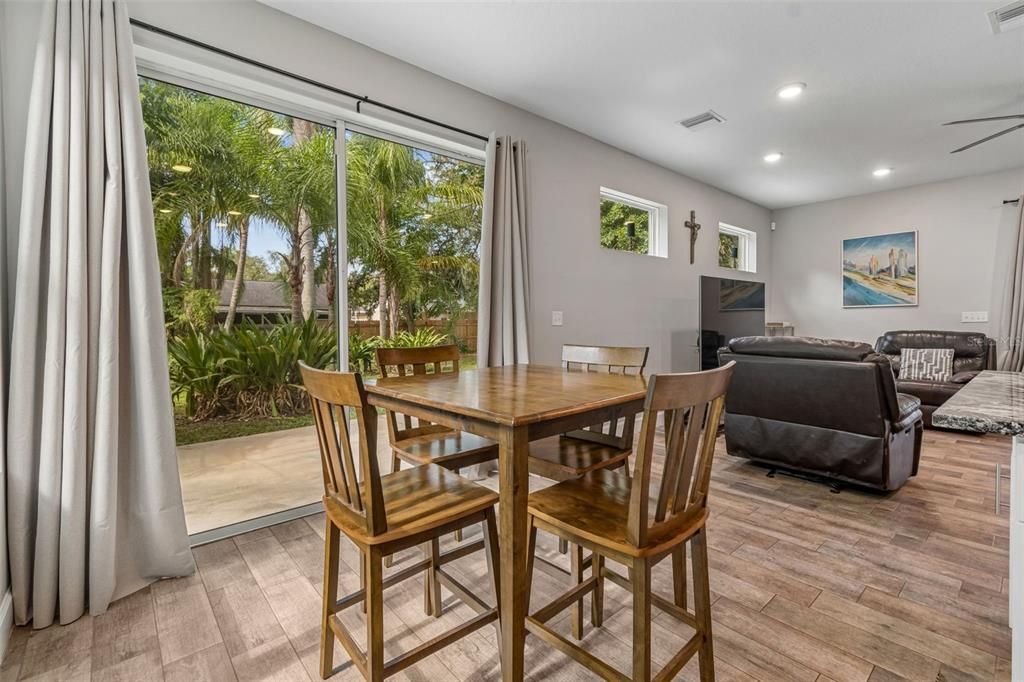 En Venta: $589,000 (4 camas, 3 baños, 2521 Pies cuadrados)