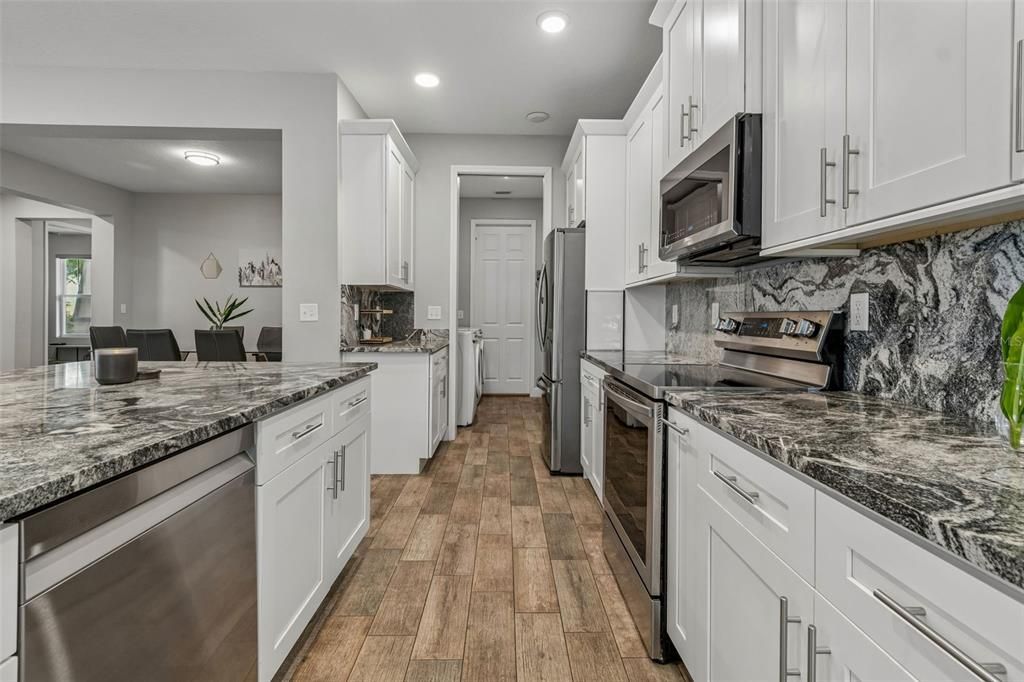 En Venta: $589,000 (4 camas, 3 baños, 2521 Pies cuadrados)