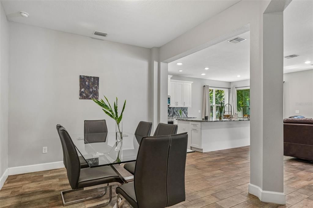 En Venta: $589,000 (4 camas, 3 baños, 2521 Pies cuadrados)