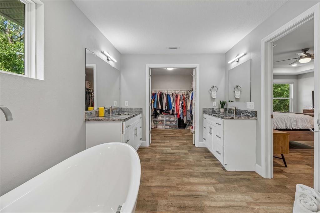 En Venta: $589,000 (4 camas, 3 baños, 2521 Pies cuadrados)