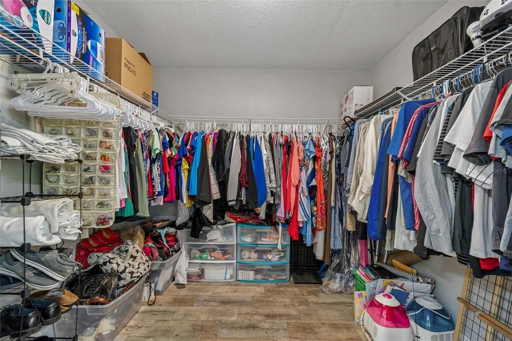 En Venta: $589,000 (4 camas, 3 baños, 2521 Pies cuadrados)