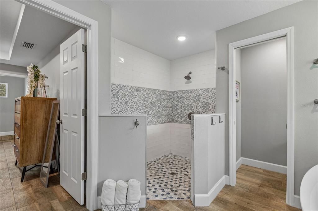 En Venta: $589,000 (4 camas, 3 baños, 2521 Pies cuadrados)