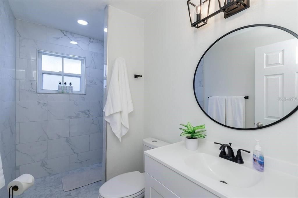 For Rent: $2,250 (2 beds, 1 baths, 950 Square Feet)