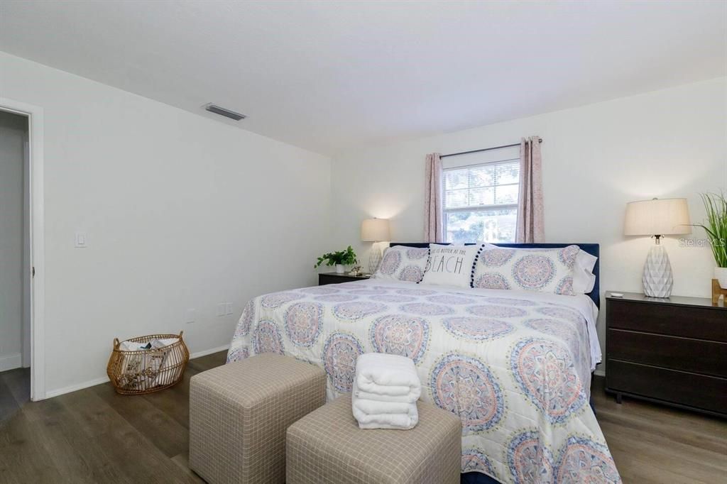 For Rent: $2,250 (2 beds, 1 baths, 950 Square Feet)