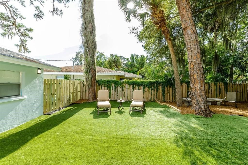 For Rent: $2,250 (2 beds, 1 baths, 950 Square Feet)