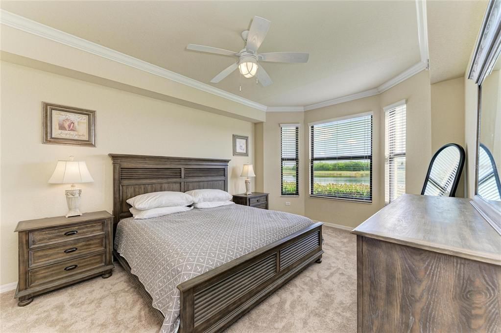 For Sale: $326,900 (2 beds, 2 baths, 1561 Square Feet)
