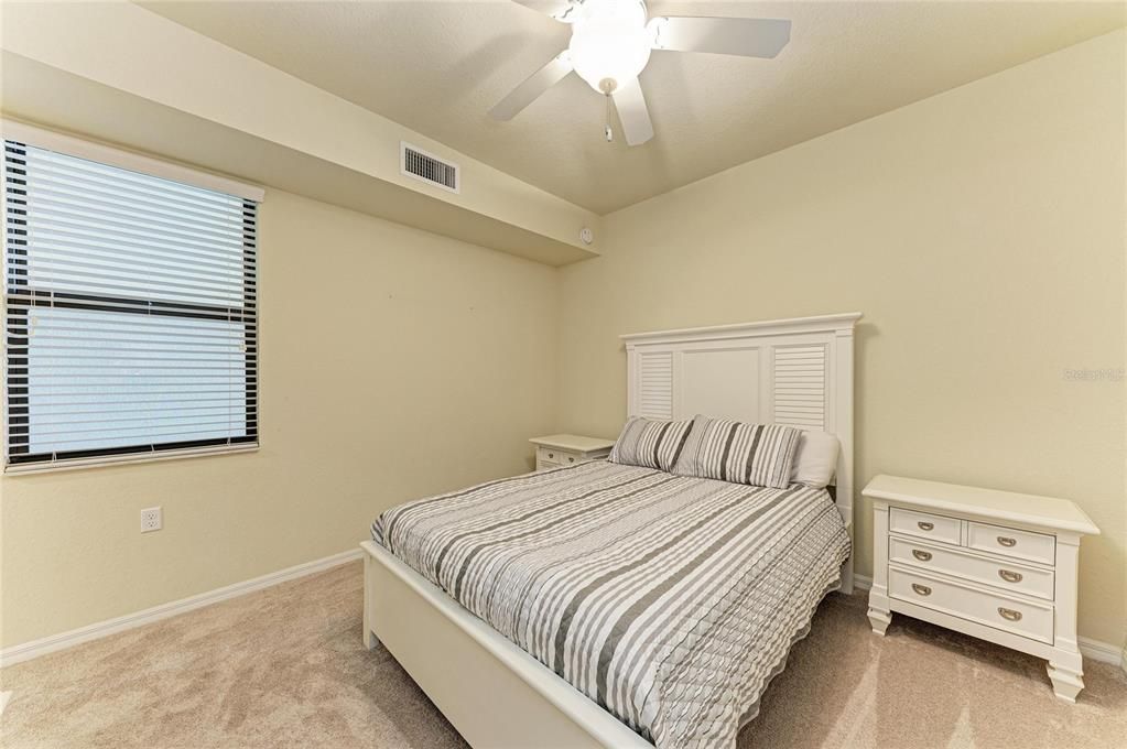 For Sale: $326,900 (2 beds, 2 baths, 1561 Square Feet)