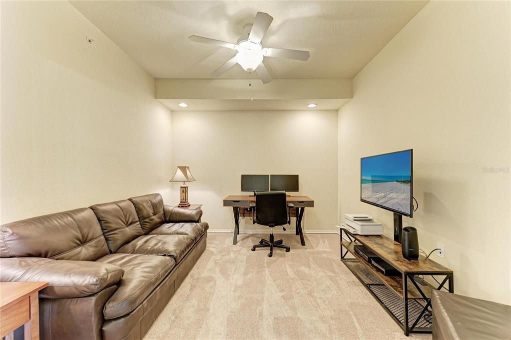 For Sale: $326,900 (2 beds, 2 baths, 1561 Square Feet)
