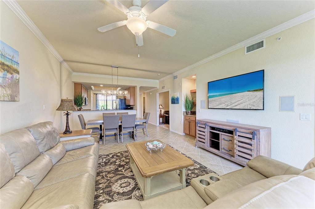 For Sale: $326,900 (2 beds, 2 baths, 1561 Square Feet)