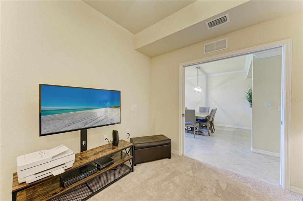 For Sale: $326,900 (2 beds, 2 baths, 1561 Square Feet)
