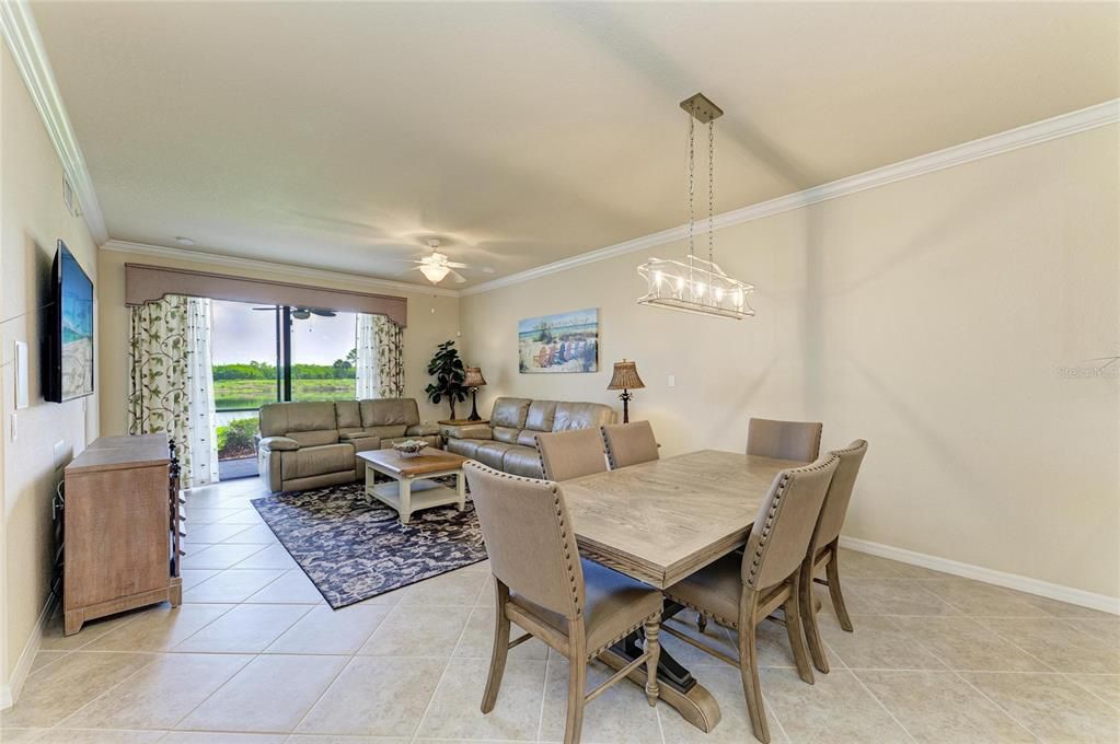 For Sale: $326,900 (2 beds, 2 baths, 1561 Square Feet)