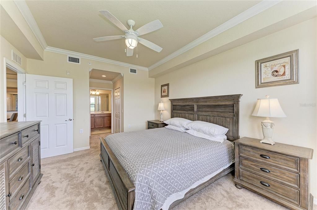 For Sale: $326,900 (2 beds, 2 baths, 1561 Square Feet)
