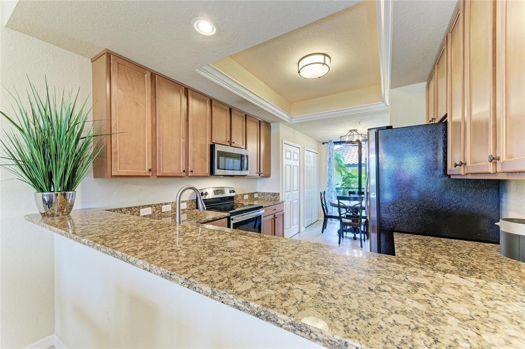 For Sale: $326,900 (2 beds, 2 baths, 1561 Square Feet)