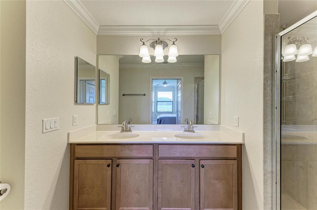 For Sale: $326,900 (2 beds, 2 baths, 1561 Square Feet)