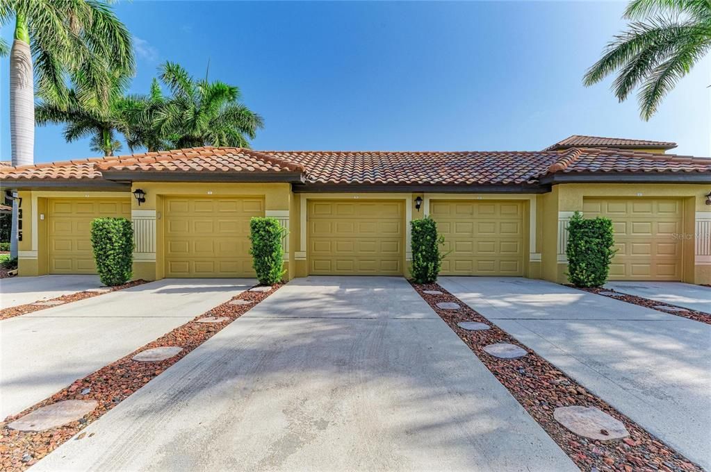 For Sale: $326,900 (2 beds, 2 baths, 1561 Square Feet)