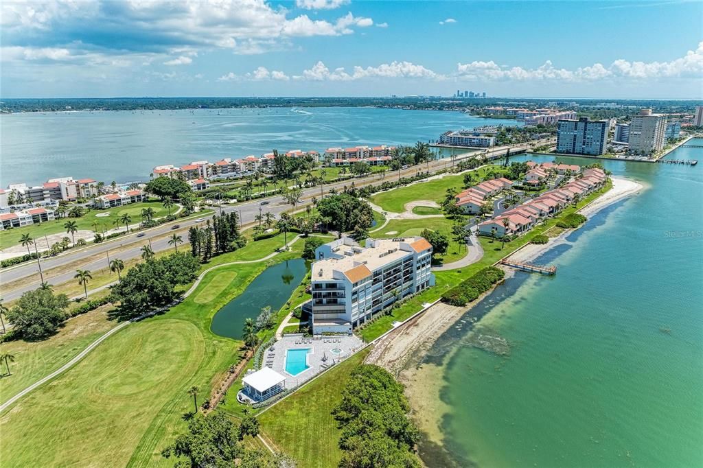 En Venta: $399,000 (2 camas, 2 baños, 1300 Pies cuadrados)
