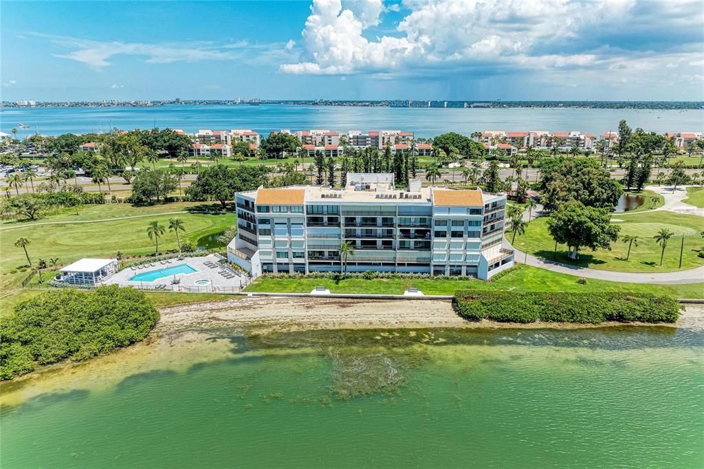 En Venta: $399,000 (2 camas, 2 baños, 1300 Pies cuadrados)