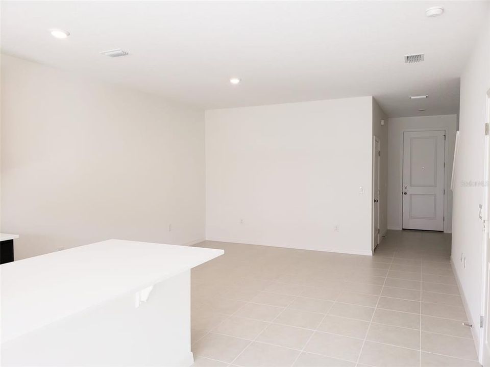 For Rent: $2,250 (3 beds, 2 baths, 1663 Square Feet)