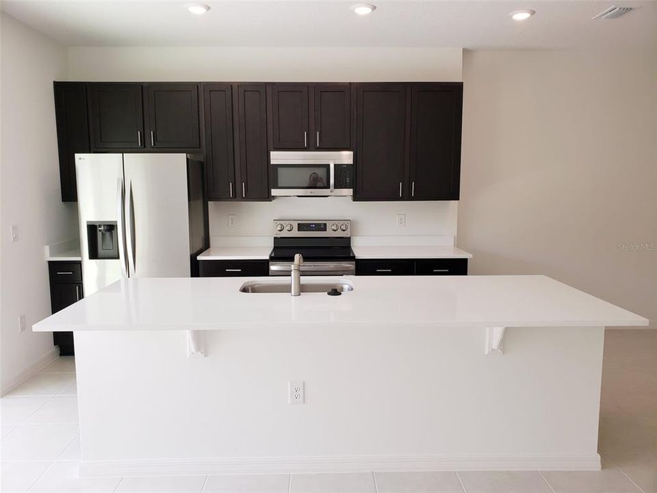 For Rent: $2,250 (3 beds, 2 baths, 1663 Square Feet)