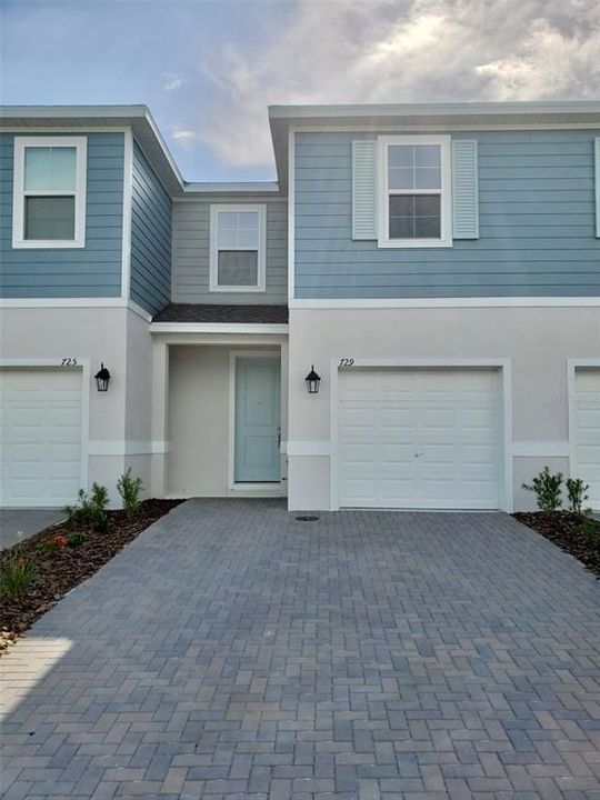 For Rent: $2,250 (3 beds, 2 baths, 1663 Square Feet)
