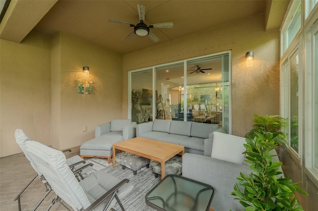 En Venta: $390,000 (2 camas, 2 baños, 2001 Pies cuadrados)