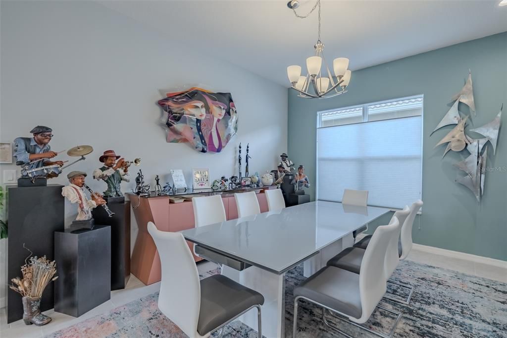 En Venta: $390,000 (2 camas, 2 baños, 2001 Pies cuadrados)
