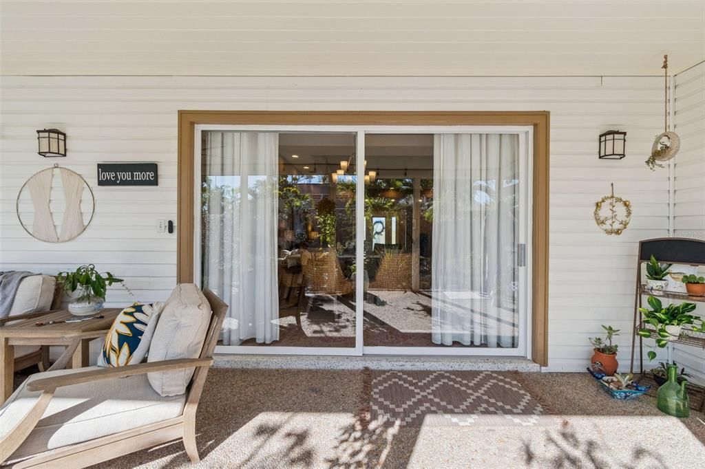 En Venta: $650,000 (3 camas, 3 baños, 1967 Pies cuadrados)