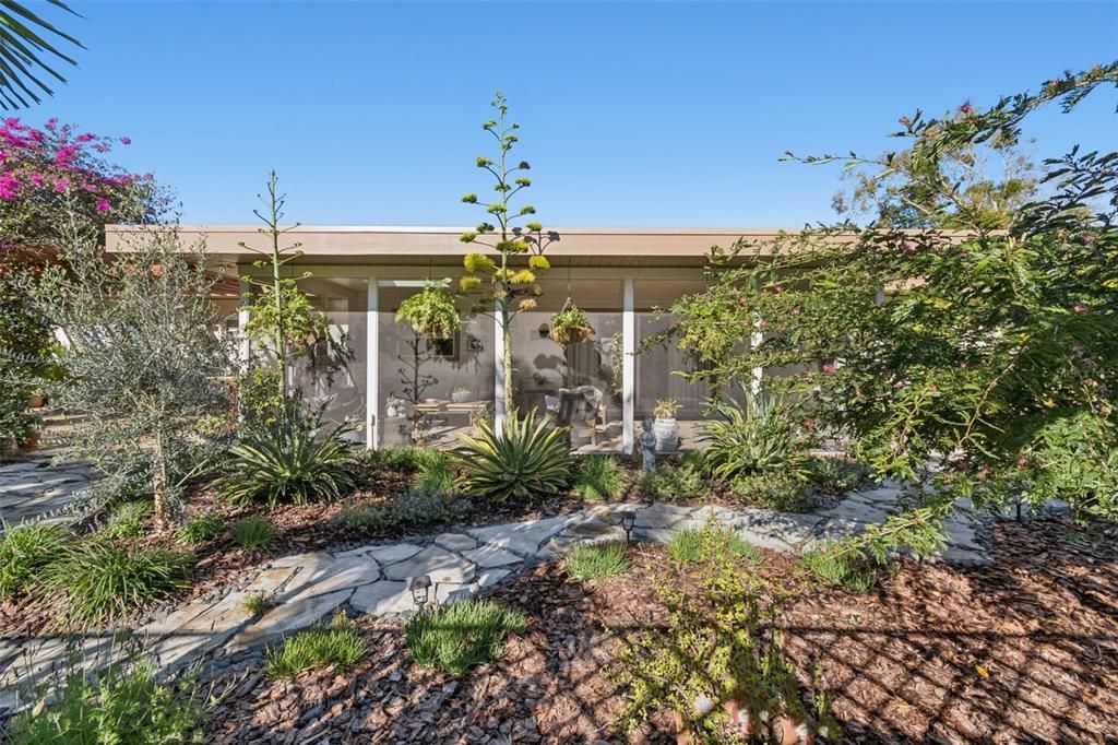En Venta: $650,000 (3 camas, 3 baños, 1967 Pies cuadrados)