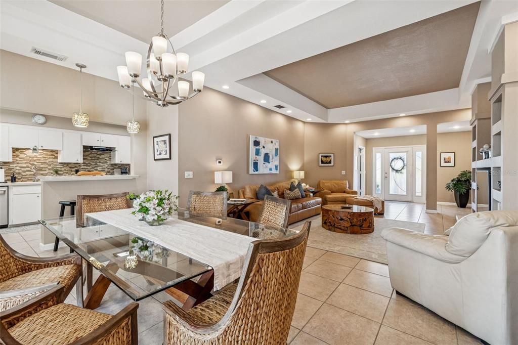 En Venta: $650,000 (3 camas, 3 baños, 1967 Pies cuadrados)