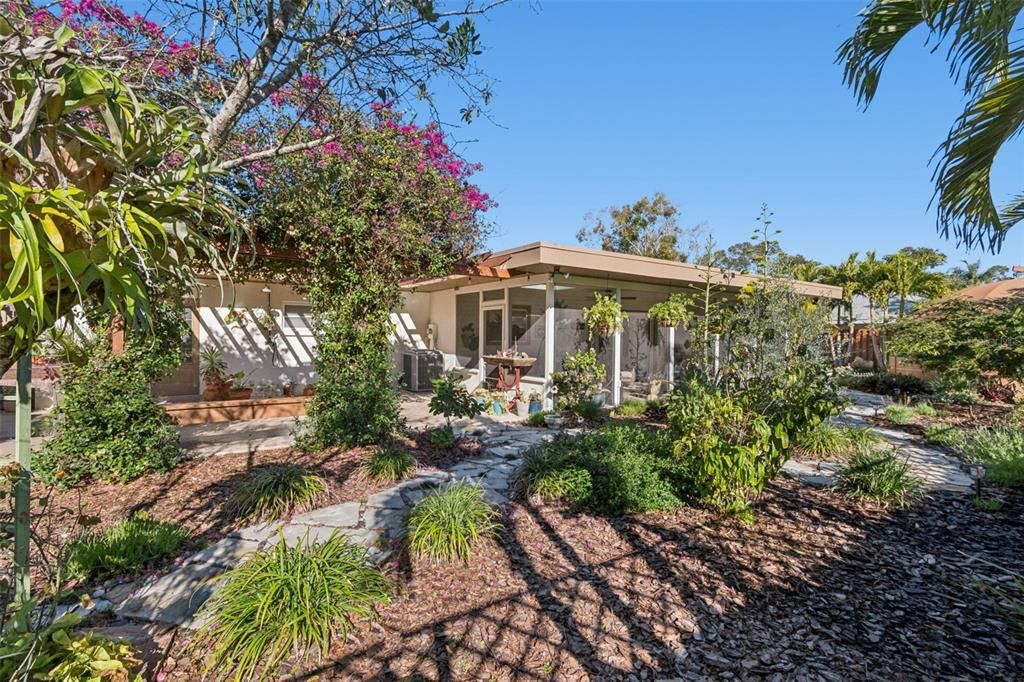 En Venta: $650,000 (3 camas, 3 baños, 1967 Pies cuadrados)