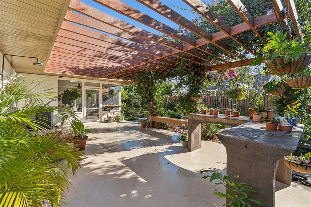 En Venta: $650,000 (3 camas, 3 baños, 1967 Pies cuadrados)