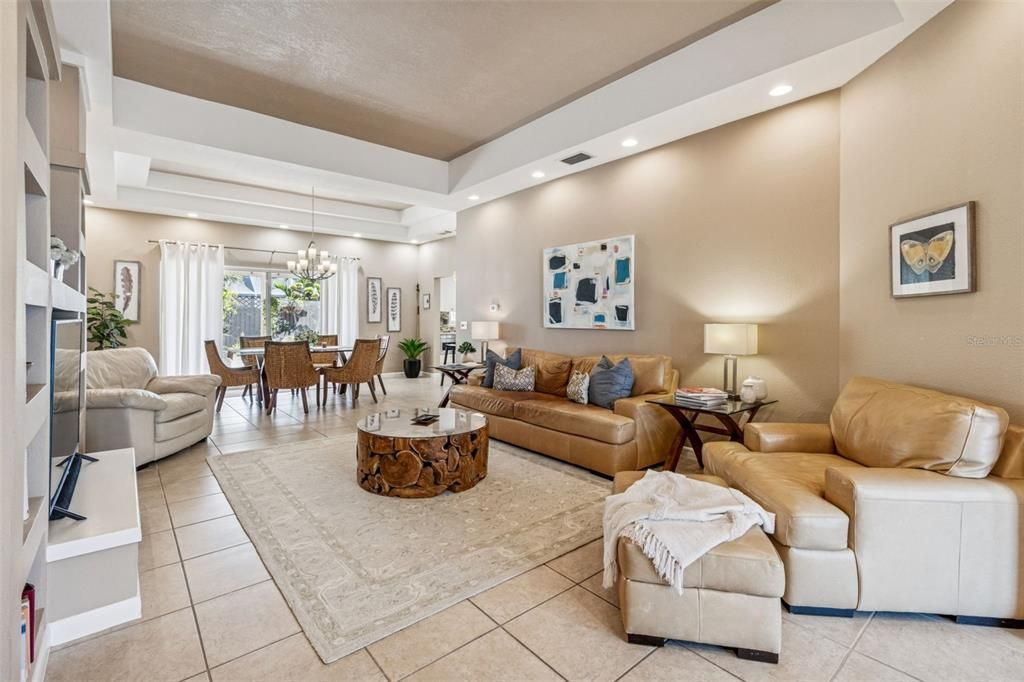 En Venta: $650,000 (3 camas, 3 baños, 1967 Pies cuadrados)