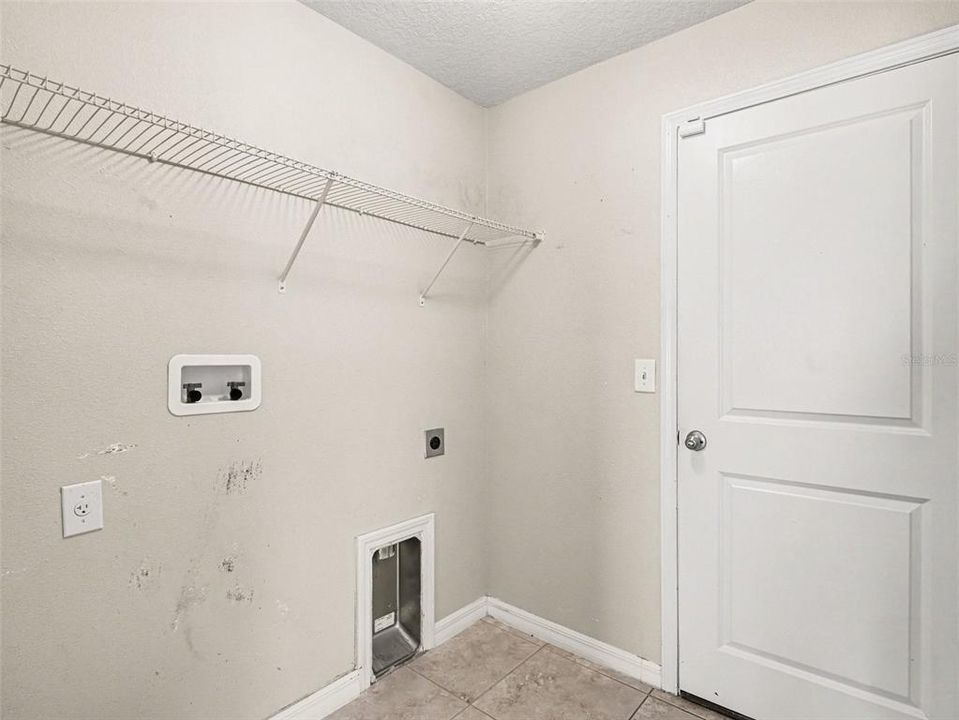 En Venta: $315,000 (4 camas, 2 baños, 1838 Pies cuadrados)