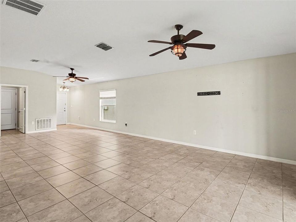 En Venta: $315,000 (4 camas, 2 baños, 1838 Pies cuadrados)
