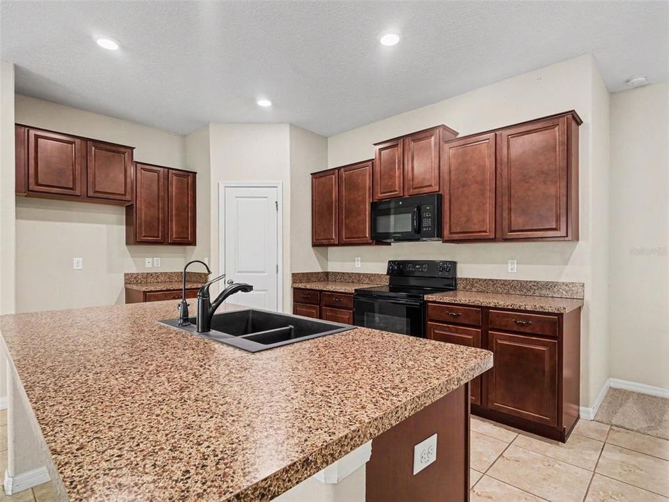 En Venta: $315,000 (4 camas, 2 baños, 1838 Pies cuadrados)