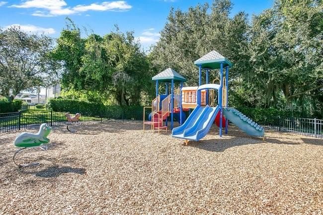 На продажу: $1,095,000 (6 спален, 5 ванн, 4693 Квадратных фут)